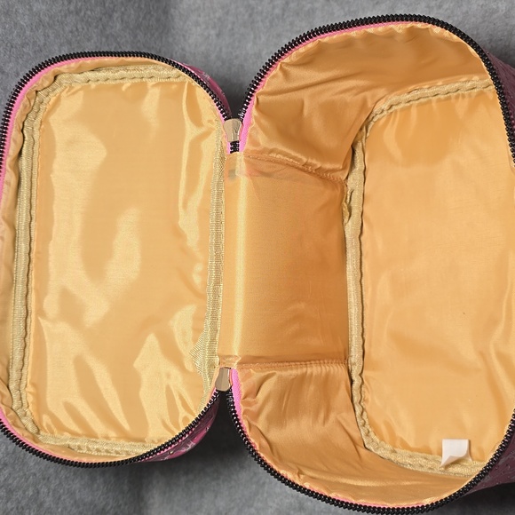 Imoshio Pink Eiffel Tower Print Vegan Leather Women's Conmetic Bag NWT - Picture 6 of 6